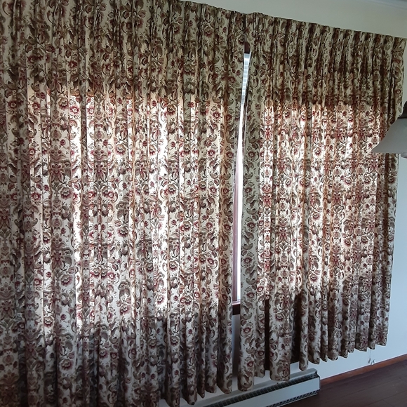 Curtains - Picture 3 of 4